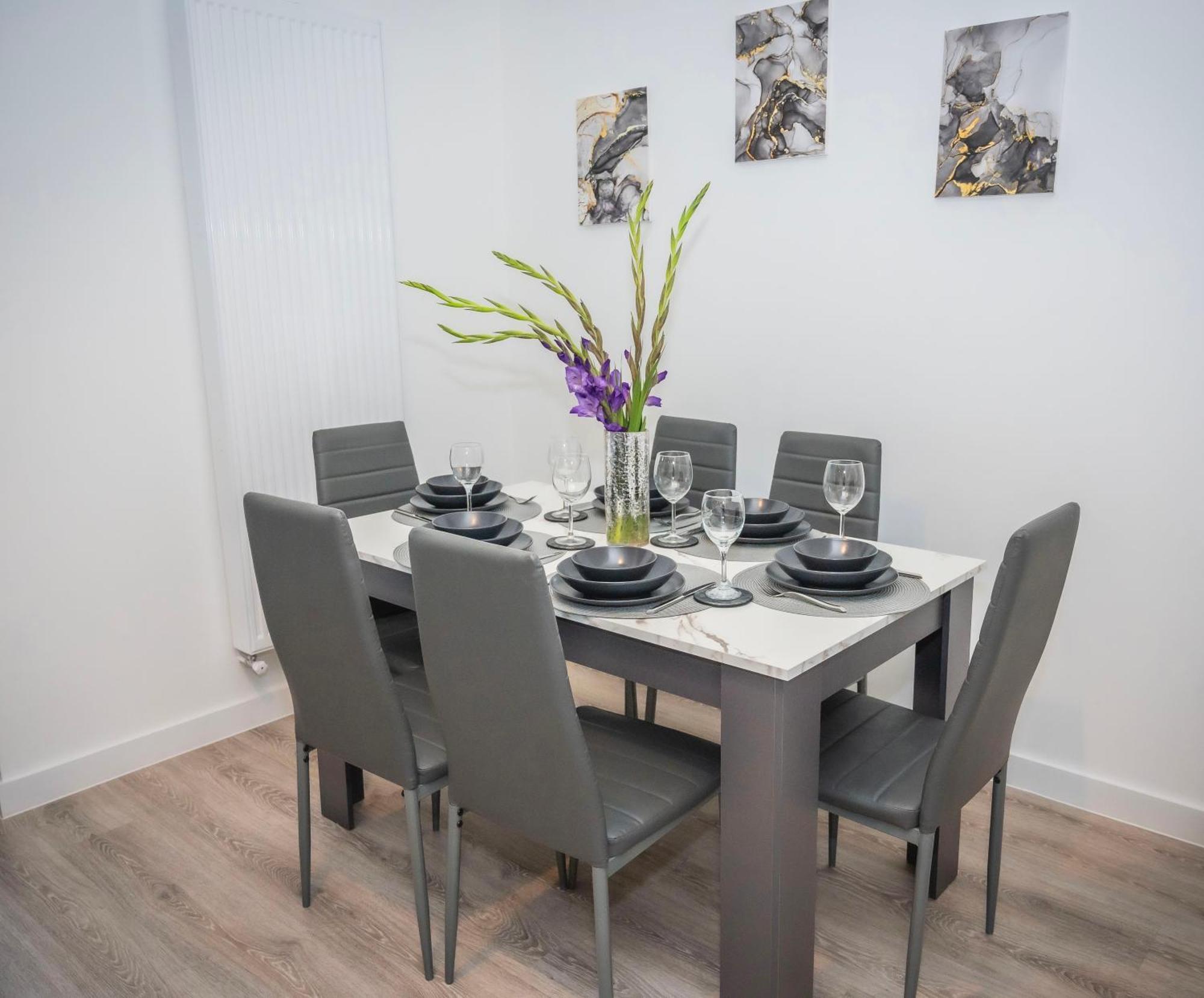 The Parkes A Stylish 3Br House, 5 Mins From Central Birmingham Close To The Edgbaston Stadium, The Hippodrome, Uob, Aston And Bcu, China Town, Kings Heath Bhx Airport And Much More Exterior photo